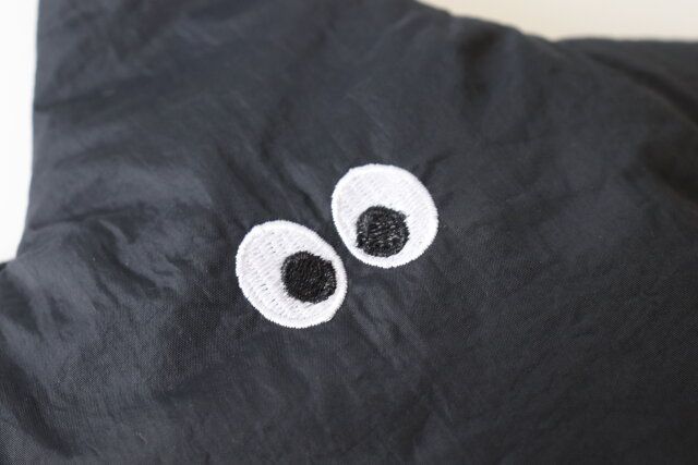 ダイソー ギョロ目マイクロショルダーバッグ デザイン