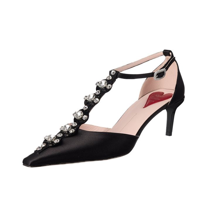 シューズ ヒール 5.5cm ￥284,900／ROGER VIVIER（ロジェ・ヴィヴィエ・ジャパン）