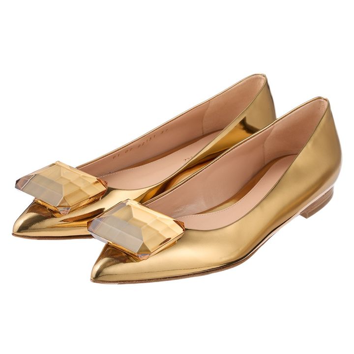 シューズ ￥181,500／GIANVITO ROSSI（ジャンヴィト ロッシ ジャパン）