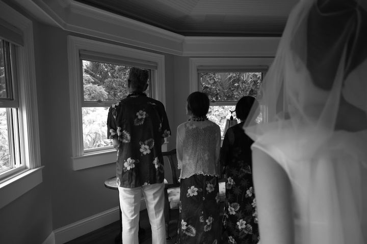 男性ゲストにはシャツ、女性ゲストにはワンピースをプレゼント