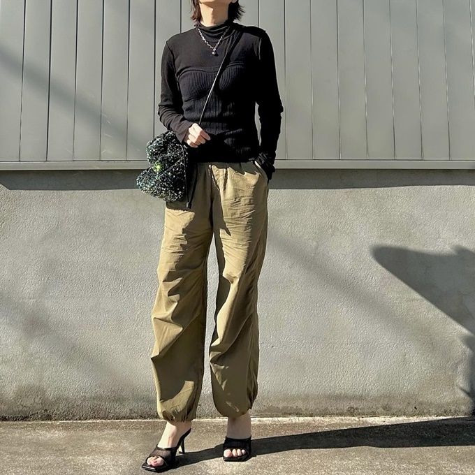 UNIQLO「パラシュートパンツ」