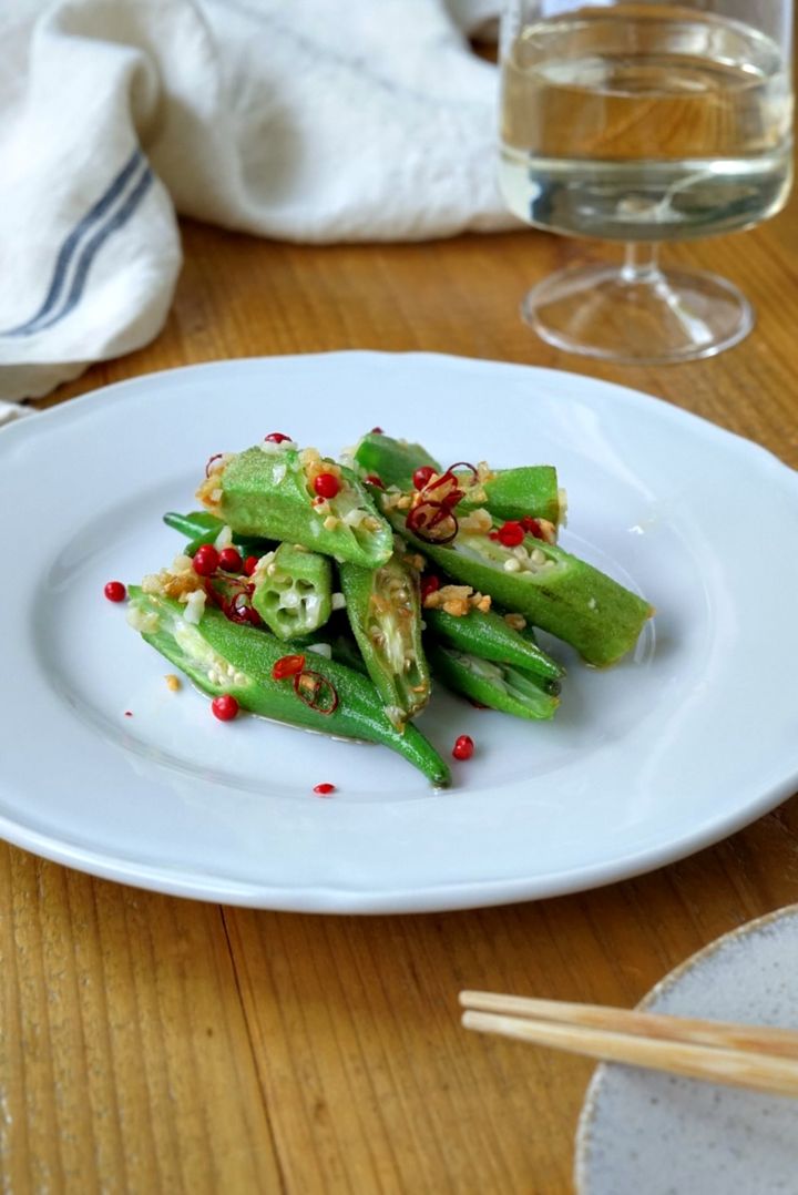 食物繊維が豊富！おつまみガーリックオクラの作り方【料理家 あやかの旬野菜を使ったアペロおつまみ vol.19 〜レシピで旅するヨーロッパ〜】