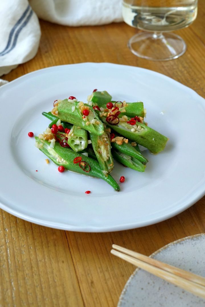 食物繊維が豊富！おつまみガーリックオクラの作り方【料理家 あやかの旬野菜を使ったアペロおつまみ vol.19 〜レシピで旅するヨーロッパ〜】