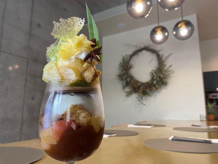 「パイナップル/国産グレープフルーツ/スパイスのパフェ」