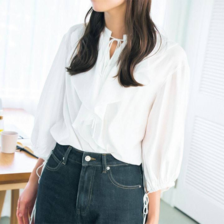 ミラ オーウェンのブラウスはリラックス感がありながらきちんと感を簡単に出せる