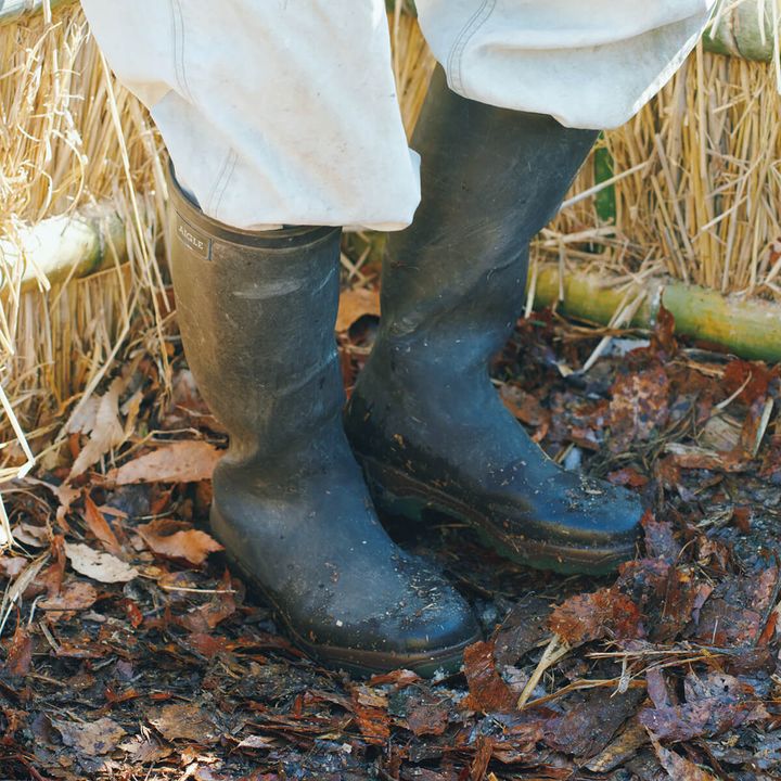 竹と藁で囲った踏み込み温床