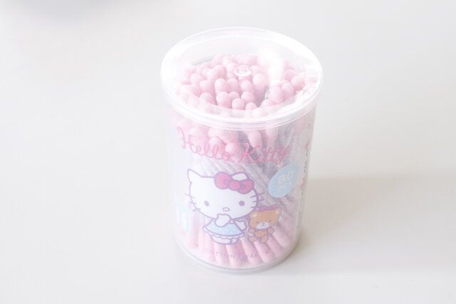 ダイソーの綿棒 ハローキティ（80本入）のパッケージ