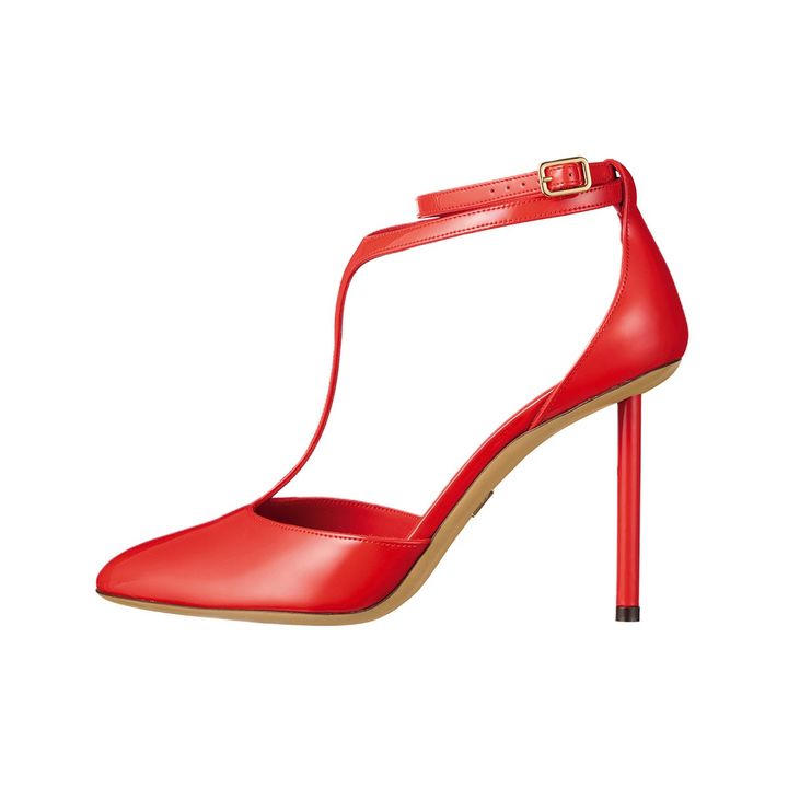 シューズ ヒール7㎝ ￥143,000／FERRAGAMO（フェラガモ・ジャパン）