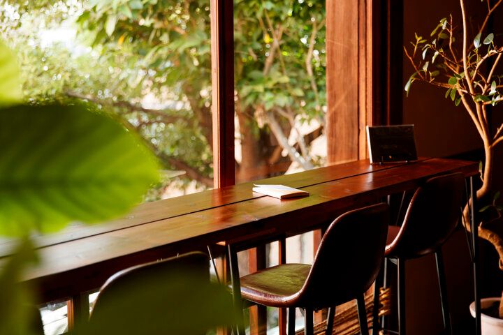 大正建築の町家で読書と自家製スイーツを。大阪・緑橋にあるブックカフェ「ホンのジカン」