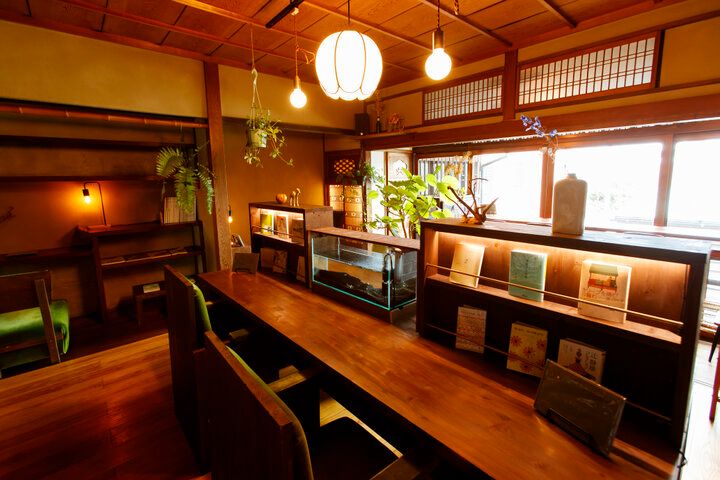 大正建築の町家で読書と自家製スイーツを。大阪・緑橋にあるブックカフェ「ホンのジカン」