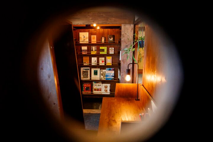 大正建築の町家で読書と自家製スイーツを。大阪・緑橋にあるブックカフェ「ホンのジカン」