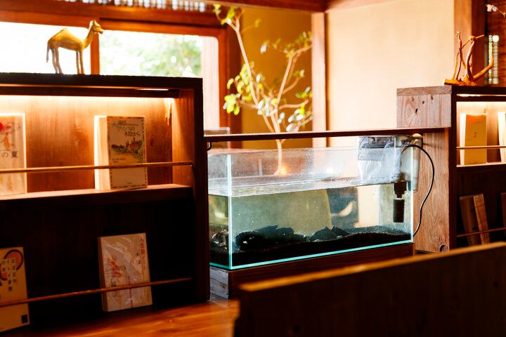 大正建築の町家で読書と自家製スイーツを。大阪・緑橋にあるブックカフェ「ホンのジカン」