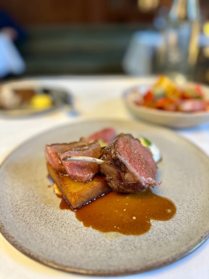 「ザ・ボタニカル・ルーム」で注文したラム肉の料理。