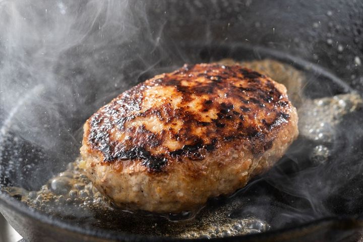 「ハンバーグがおいしいと思うファミレス」人気1位は？