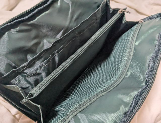 ポーチ開いた状態