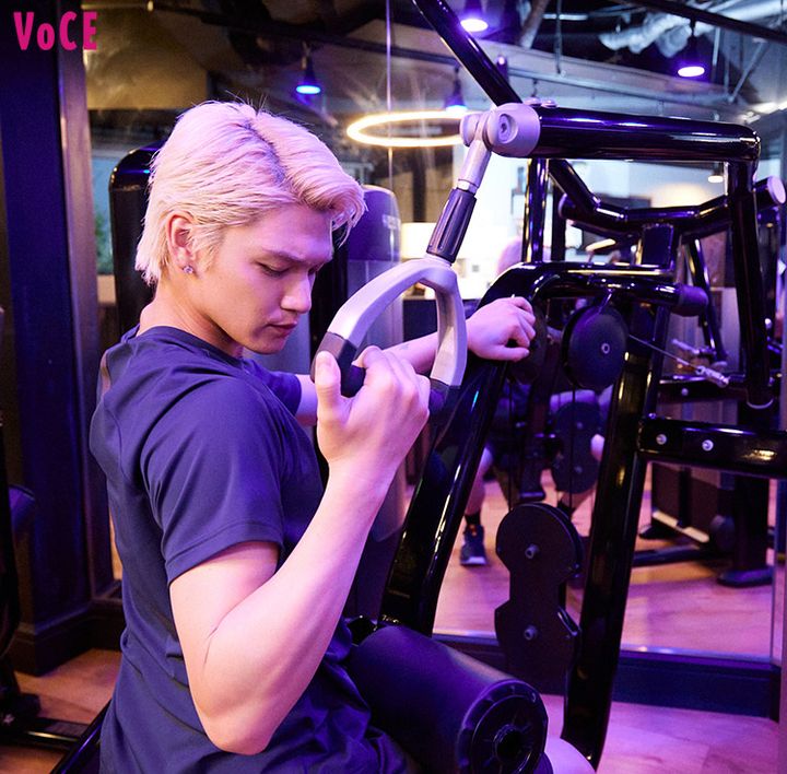 理想は細マッチョなRYOJIのボディメイク