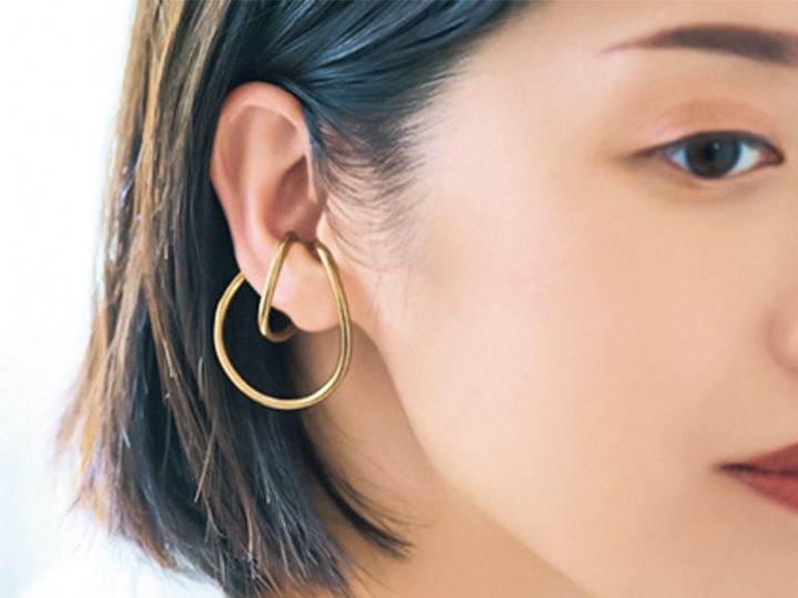 存在感大のLARICAのイヤカフさえしていれば手抜き感なし