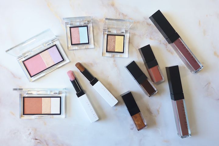 アディクションの「2024年クリスマスコフレ」全色スウォッチ！イエベ、ブルベ別のおすすめも紹介