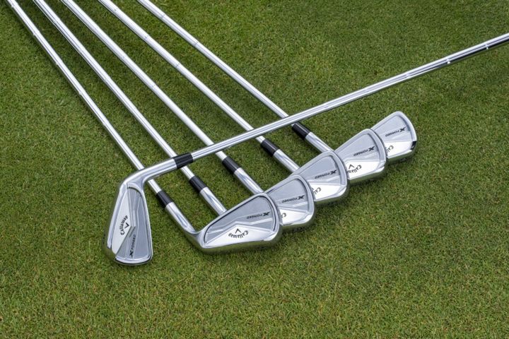 驚きの弾道と打感を持つ！最新アイアンを編集部員が打ってみた