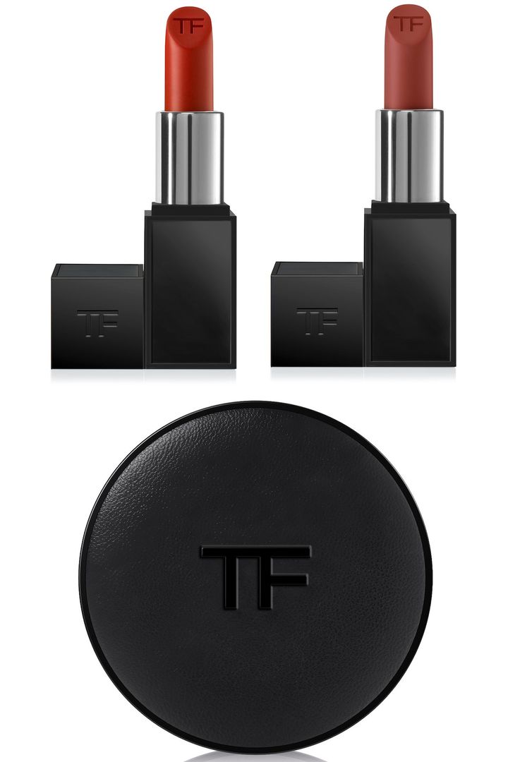 〈上左から〉ブラック ラッカー リップ カラー マット 16、100 100 各￥8,250 〈下〉ブラック ラッカー クッション コンパクト ケース（ファンデーションは別売り） ￥5,280（すべて10月4日より限定発売）