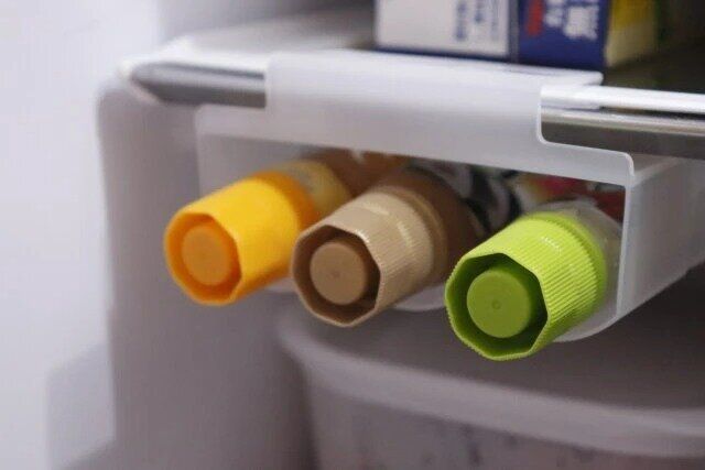 ダイソー チューブ収納ボックス 設置してチューブ入れる
