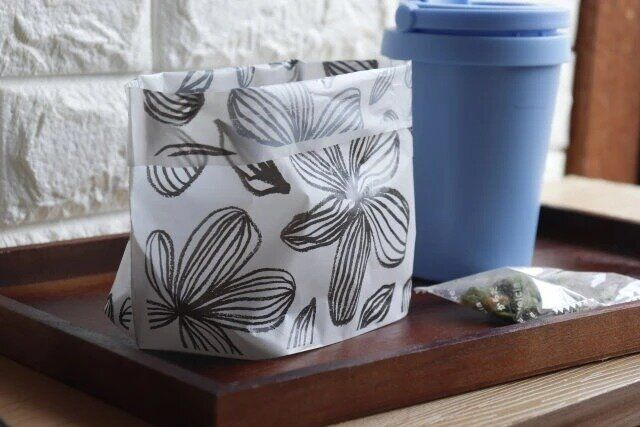 ダイソー 自立型ぷちゴミ袋（25枚、フラワー柄） ゴミ箱にする