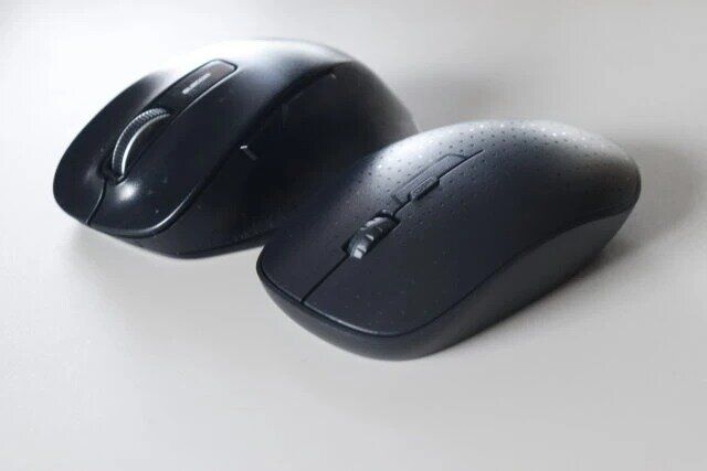 ダイソー 無線マウス（乾電池式、3ボタン、ドット） サイズ 比較