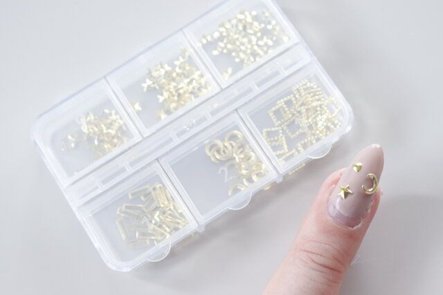 ダイソー ネイルアートパーツ（メタルスタッズ）