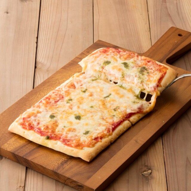 シャトレーゼ オーブンでそのまま焼けるピザマルゲリータ