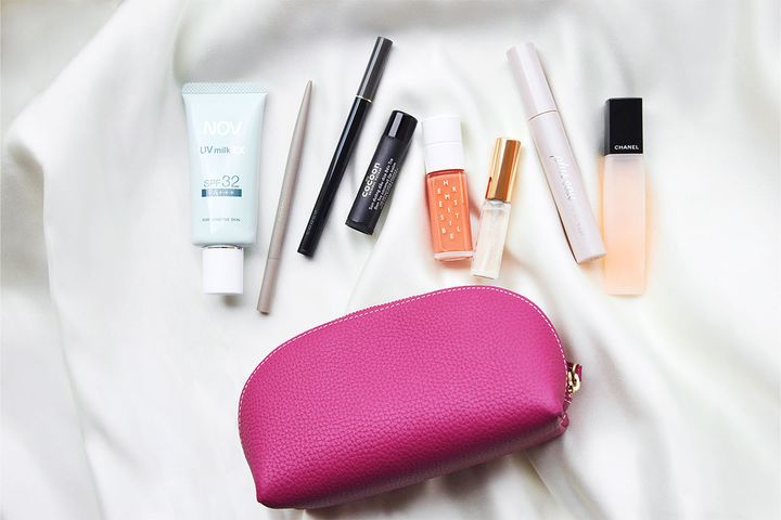 元戦隊ヒロイン【逢沢りな】、30代のリアル私物ポーチを大公開！透明感を保つために欠かせないコスメとは？