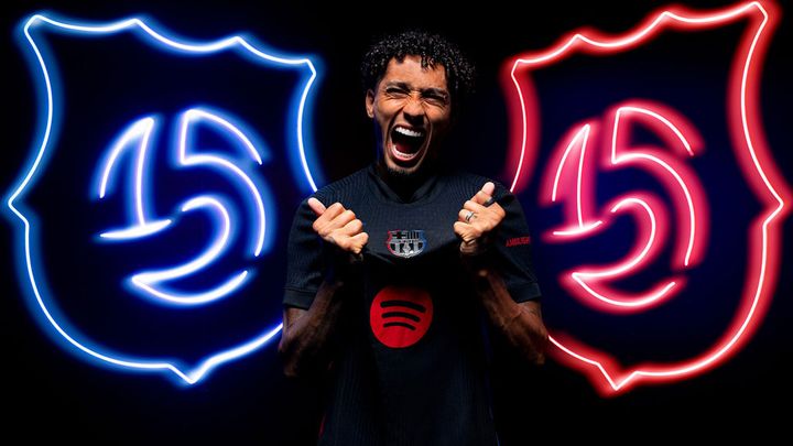 バルセロナが「近未来デザイン」の新アウェイユニフォームを発表！クラブ史上“4つ目の漆黒ユニ”に