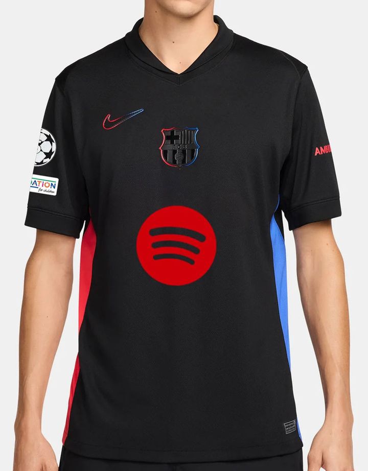 バルセロナが「近未来デザイン」の新アウェイユニフォームを発表！クラブ史上“4つ目の漆黒ユニ”に