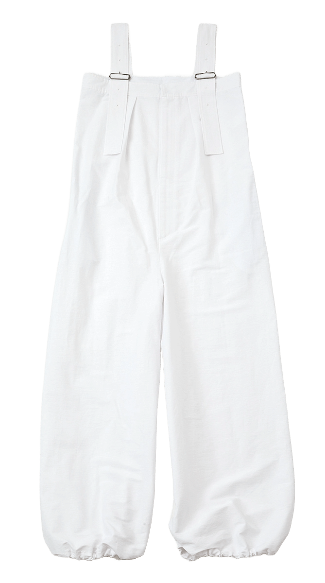 たっぷりとしたボリューム感で体のラインを自然にカバーし、涼しさも確保。