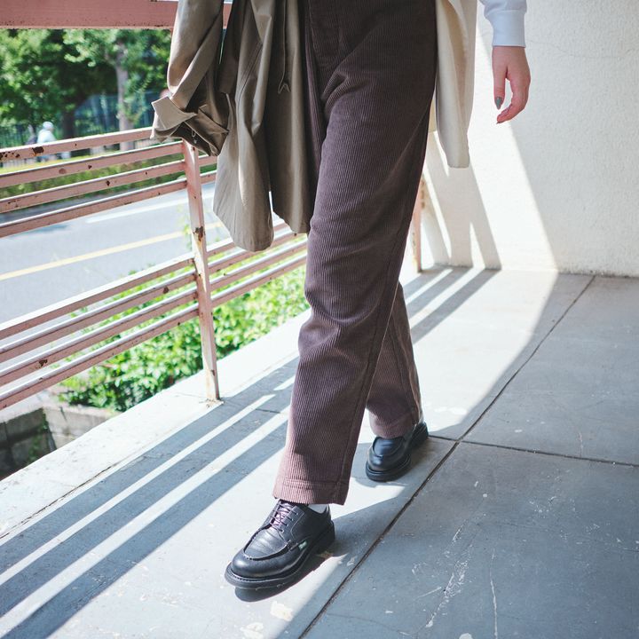 秋のはじまり、ハイウエストのコーデュロイパンツを私らしくTシャツではずす【マイスタンダードブック】