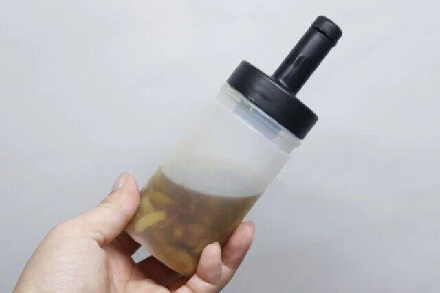 ダイソー 丸型フィルター付オイルボトル（250mL、細口） 使用例