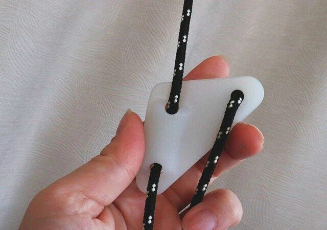 ダイソー 蓄光ロープストッパー（三角、2個） 使用例