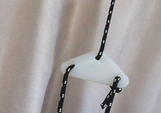 ダイソー 蓄光ロープストッパー（三角、2個） 使用例 調整