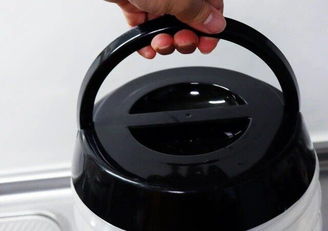 ダイソー 折りたたみポリタンク（コック付） 持ち手