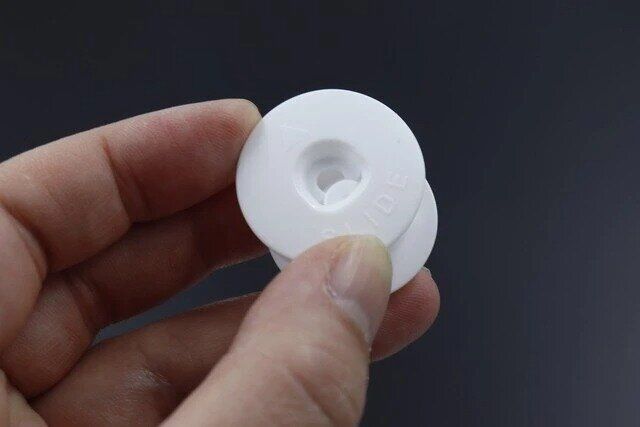 ダイソー コンセントプラグホルダー2P