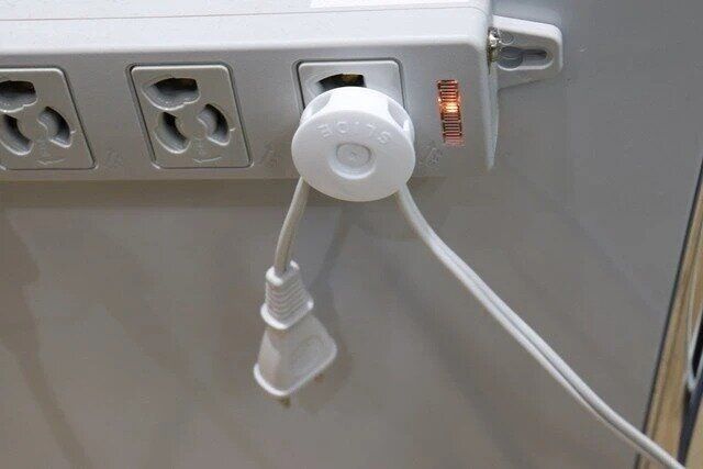 ダイソー コンセントプラグホルダー2P カバー