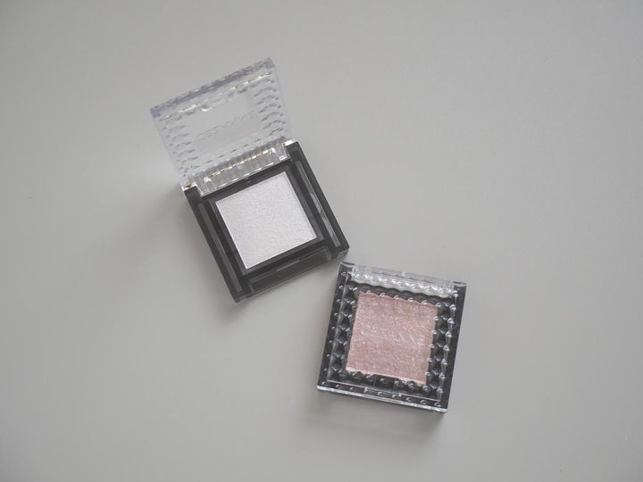 画像: 高輝度ラメとパール、しっとり粉質が魅力