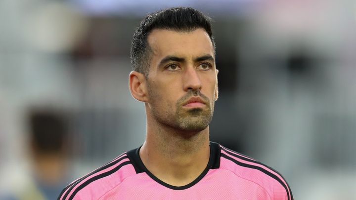 吉田麻也、“兄弟”ブスケツのCB転向を解説 「中盤だとスピードで置き去りにされることが…」