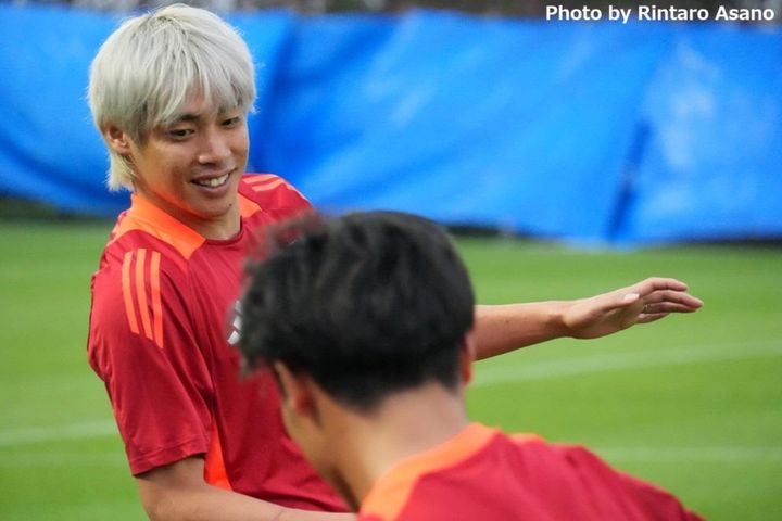 日本代表復帰のFW伊東純也が満面の笑み、代表練習取材でQoly編集部が撮影したイナズマ純也の写真を余すことなく公開