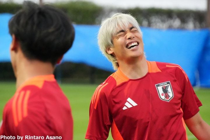 日本代表復帰のFW伊東純也が満面の笑み、代表練習取材でQoly編集部が撮影したイナズマ純也の写真を余すことなく公開