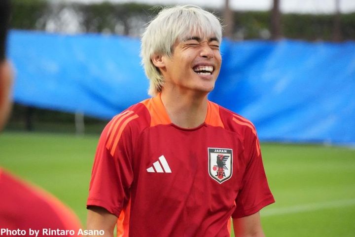 日本代表復帰のFW伊東純也が満面の笑み、代表練習取材でQoly編集部が撮影したイナズマ純也の写真を余すことなく公開