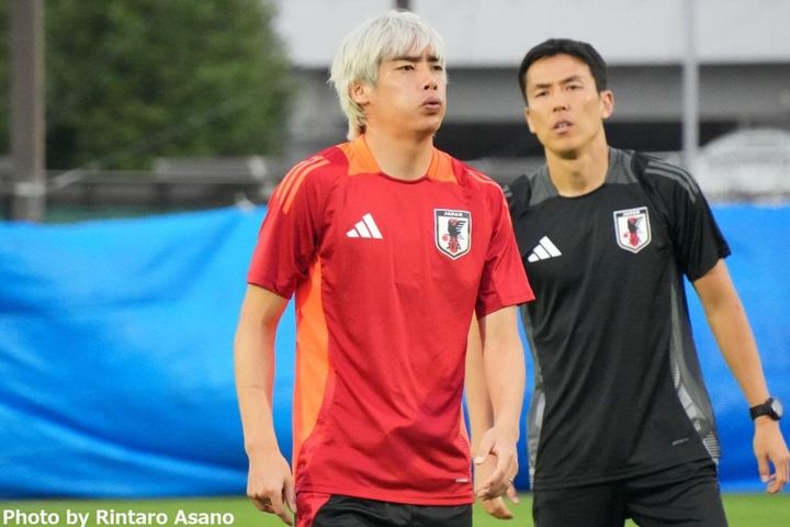 日本代表復帰のFW伊東純也が満面の笑み、代表練習取材でQoly編集部が撮影したイナズマ純也の写真を余すことなく公開