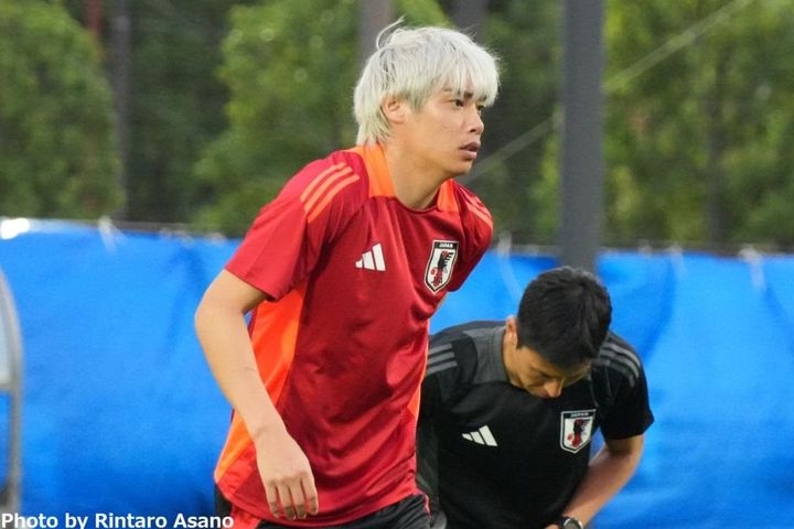 日本代表復帰のFW伊東純也が満面の笑み、代表練習取材でQoly編集部が撮影したイナズマ純也の写真を余すことなく公開