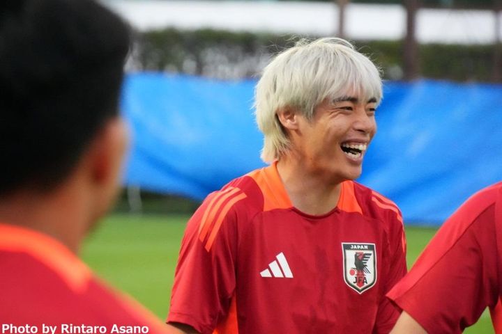 日本代表復帰のFW伊東純也が満面の笑み、代表練習取材でQoly編集部が撮影したイナズマ純也の写真を余すことなく公開