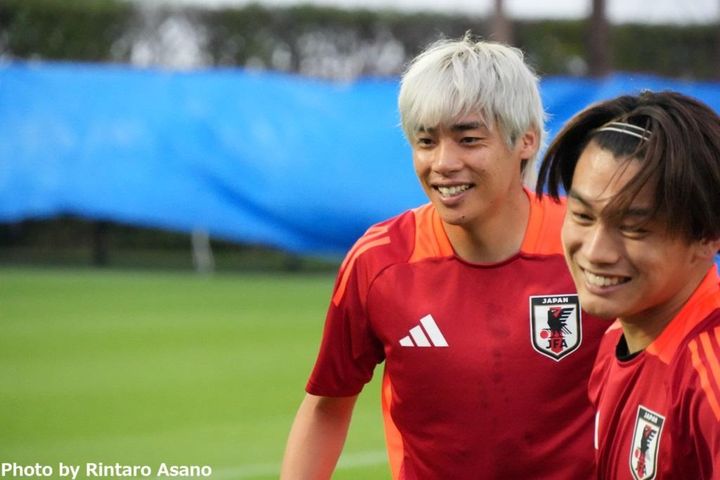 日本代表復帰のFW伊東純也が満面の笑み、代表練習取材でQoly編集部が撮影したイナズマ純也の写真を余すことなく公開