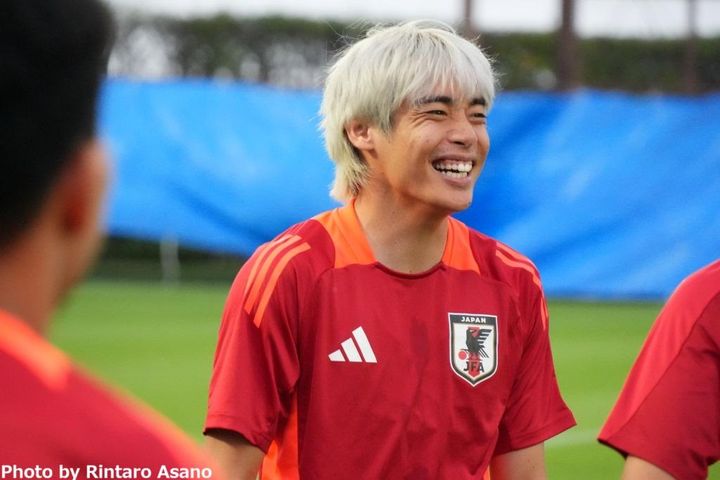 日本代表復帰のFW伊東純也が満面の笑み、代表練習取材でQoly編集部が撮影したイナズマ純也の写真を余すことなく公開